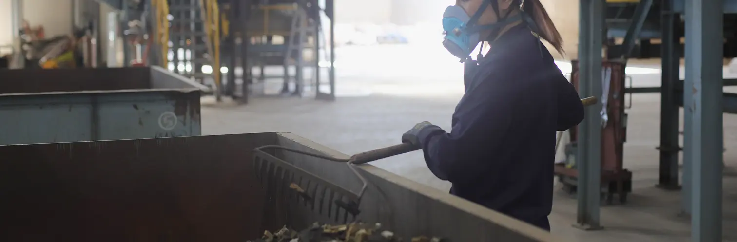 自社工場の設備運転・保全及び重機作業員のイメージ画像