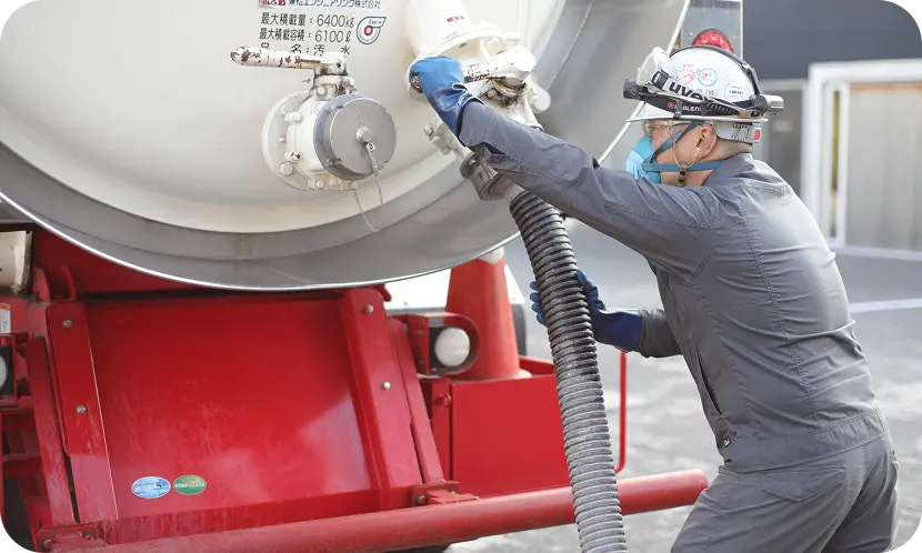 強力吸引車のオペレーター